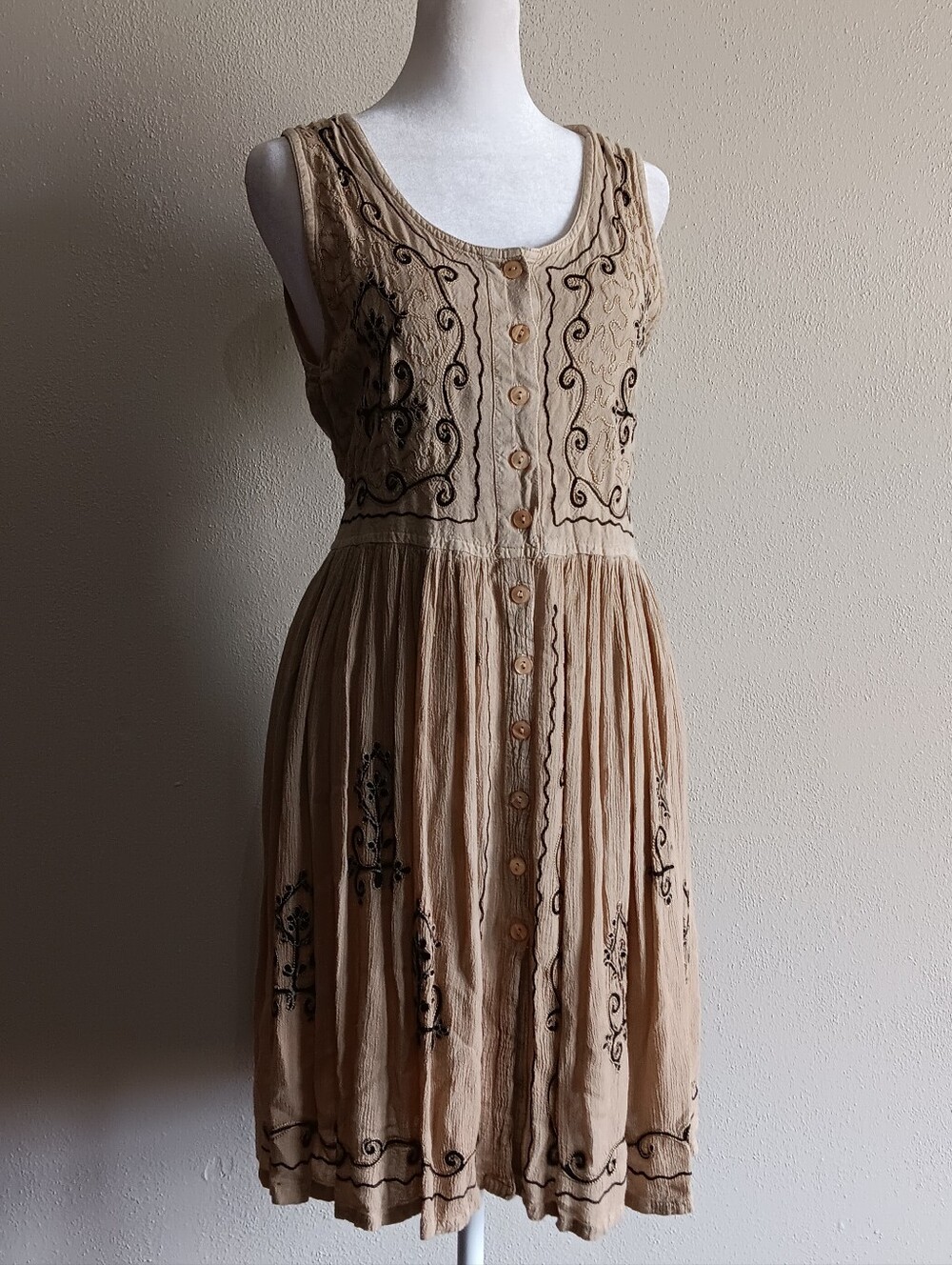 VTG Boho Sleeveless Embroidered Beige Button Front Dress Womens Medium Bohemian